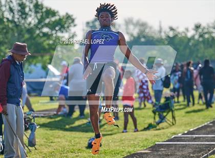 Thumbnail 2 in UIL 6A Track & Field Area 21&22 (Long Jump) photogallery.