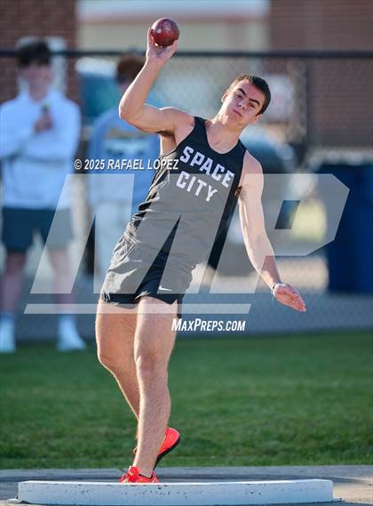 Thumbnail 2 in Lake Houston Conquerors Invitational (Shot Put) photogallery.