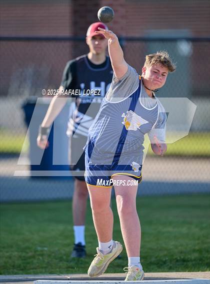 Thumbnail 3 in Lake Houston Conquerors Invitational (Shot Put) photogallery.