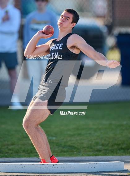 Thumbnail 1 in Lake Houston Conquerors Invitational (Shot Put) photogallery.