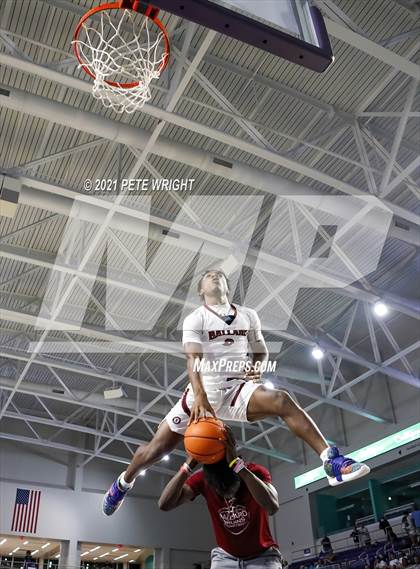 Thumbnail 1 in City of Palms Classic - Slam Dunk Contest photogallery.
