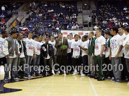 Thumbnail 2 in De La Salle Ceremony (Tour of Champions) photogallery.