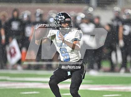Thumbnail 1 in Harlan vs. Vandegrift (UIL 6A D2 Football Quarterfinals) photogallery.
