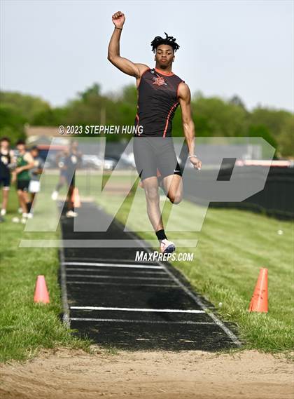 Thumbnail 3 in DuPage Valley Conference Meet photogallery.