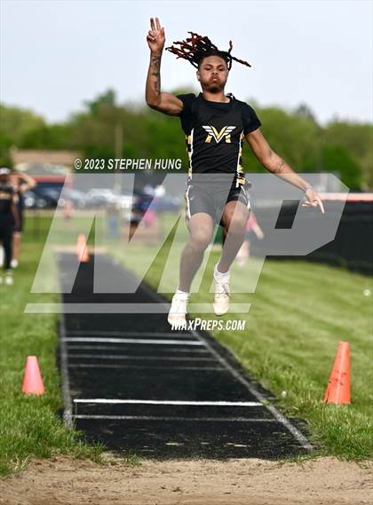 Thumbnail 3 in DuPage Valley Conference Meet photogallery.