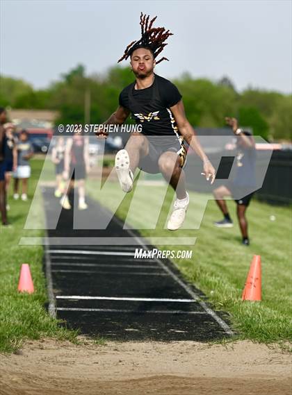 Thumbnail 1 in DuPage Valley Conference Meet photogallery.