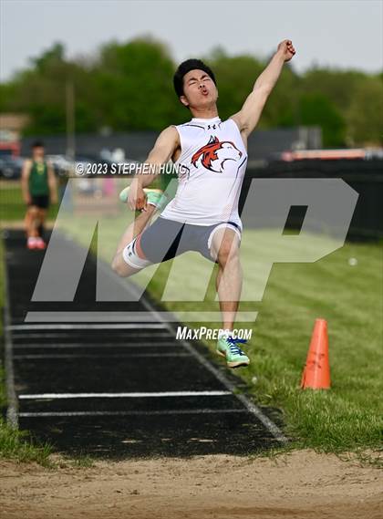 Thumbnail 1 in DuPage Valley Conference Meet photogallery.
