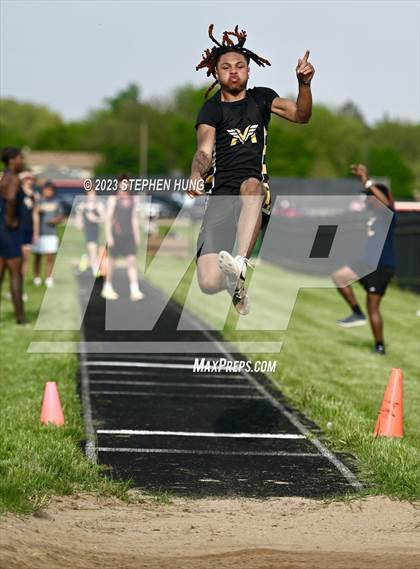 Thumbnail 3 in DuPage Valley Conference Meet photogallery.