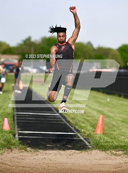 Thumbnail 2 in DuPage Valley Conference Meet photogallery.