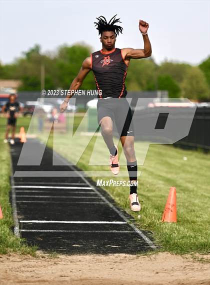 Thumbnail 3 in DuPage Valley Conference Meet photogallery.