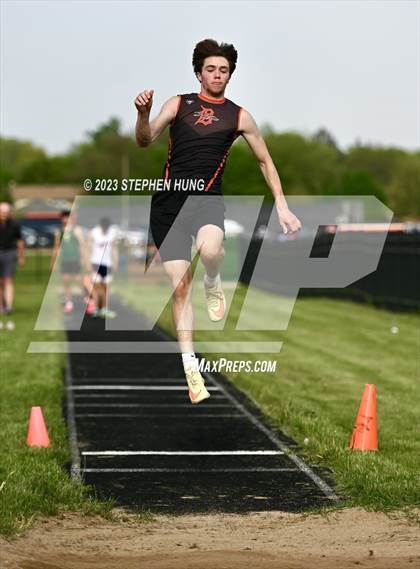 Thumbnail 3 in DuPage Valley Conference Meet photogallery.