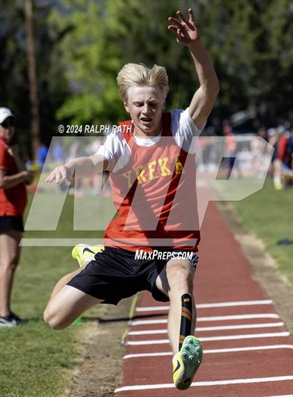 Thumbnail 3 in CIF NS Division 2 Finals (Triple Jump) photogallery.