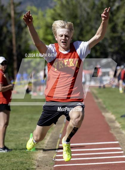 Thumbnail 2 in CIF NS Division 2 Finals (Triple Jump) photogallery.