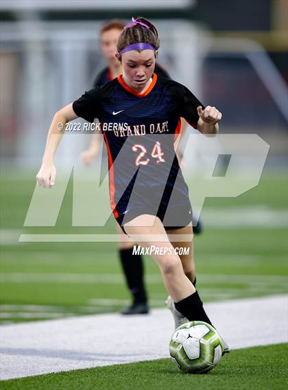 Thumbnail 3 in Grand Oaks vs College Park photogallery.
