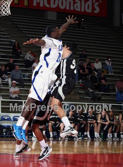 Thumbnail 2 in Dekaney [Andy] vs SA Clark (McDonald's Texas Invitational) photogallery.