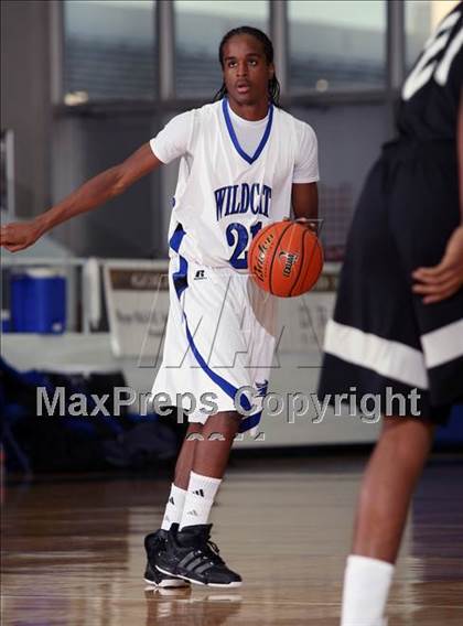 Thumbnail 1 in Dekaney [Andy] vs SA Clark (McDonald's Texas Invitational) photogallery.