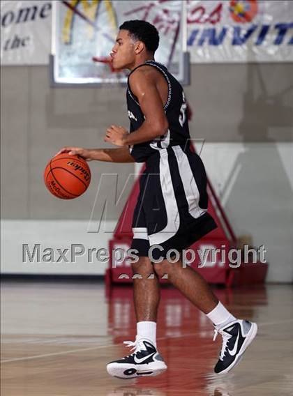 Thumbnail 1 in Dekaney [Andy] vs SA Clark (McDonald's Texas Invitational) photogallery.