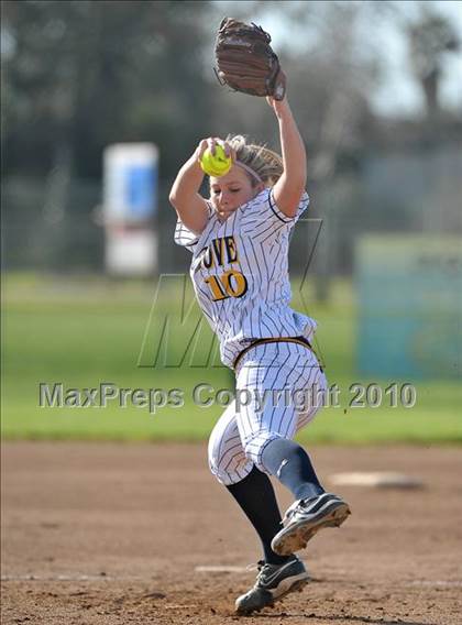 Thumbnail 3 in Elk Grove vs. Cajon (Victory Pre-Season Tournament) photogallery.