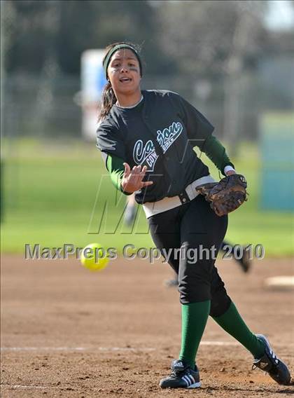 Thumbnail 1 in Elk Grove vs. Cajon (Victory Pre-Season Tournament) photogallery.