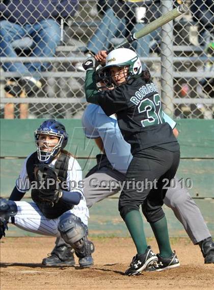 Thumbnail 2 in Elk Grove vs. Cajon (Victory Pre-Season Tournament) photogallery.