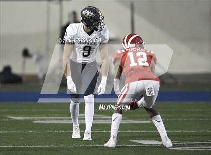 Thumbnail 3 in Mater Dei vs. St. John Bosco (CIF SS Open Division Final) photogallery.