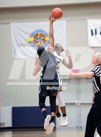 Thumbnail 2 in Clear Springs vs. North Crowley (McDonald's Texas Invitational) photogallery.
