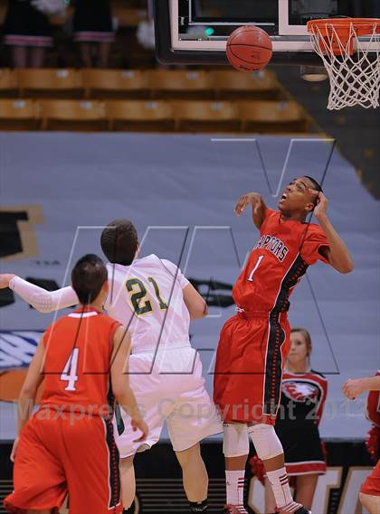 Thumbnail 2 in Eaglecrest vs. Mountain Vista (CHSAA 5A Final Four) photogallery.