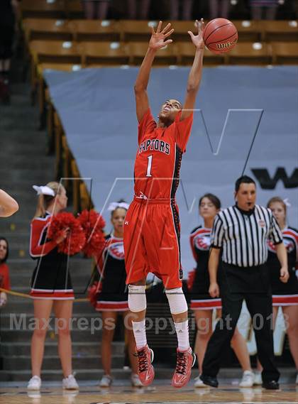 Thumbnail 3 in Eaglecrest vs. Mountain Vista (CHSAA 5A Final Four) photogallery.