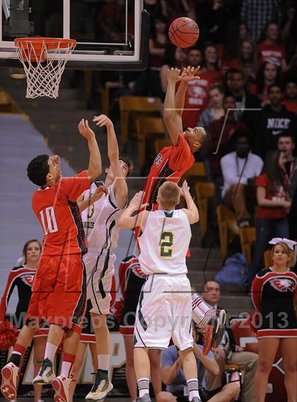 Thumbnail 3 in Eaglecrest vs. Mountain Vista (CHSAA 5A Final Four) photogallery.