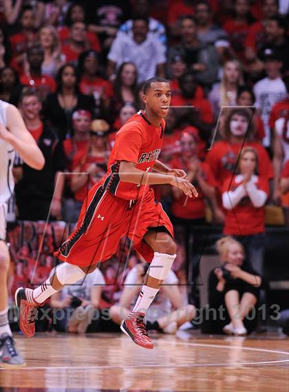 Thumbnail 2 in Eaglecrest vs. Mountain Vista (CHSAA 5A Final Four) photogallery.