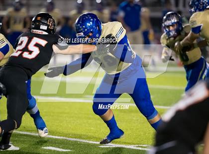 Thumbnail 3 in San Diego vs. Orange Grove (UIL 3A Bi-District Playoffs) photogallery.