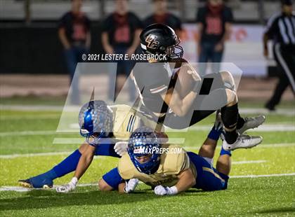 Thumbnail 2 in San Diego vs. Orange Grove (UIL 3A Bi-District Playoffs) photogallery.