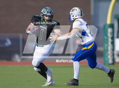 Thumbnail 3 in West Islip vs. Lindenhurst Section XI Division II Finals photogallery.