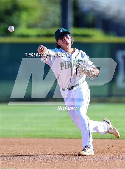 Thumbnail 3 in Mendota @ Reedley photogallery.