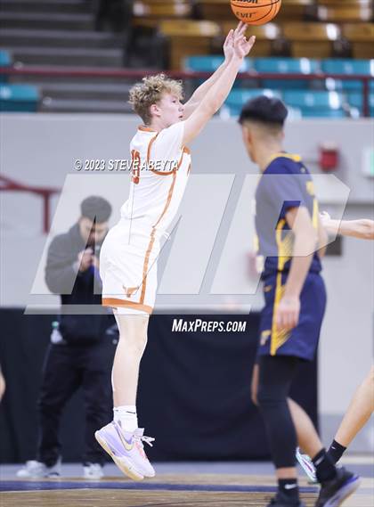 Thumbnail 2 in Mead vs. Frederick (CHSAA 5A Great 8) photogallery.