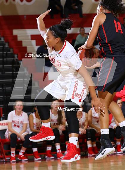 Thumbnail 1 in Harvard-Westlake vs. Mater Dei (Battle of the Beach) photogallery.