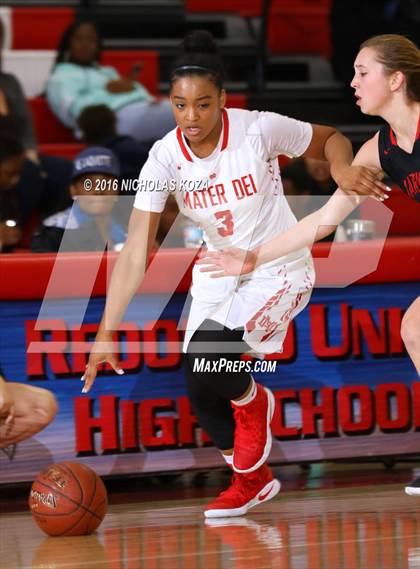 Thumbnail 1 in Harvard-Westlake vs. Mater Dei (Battle of the Beach) photogallery.