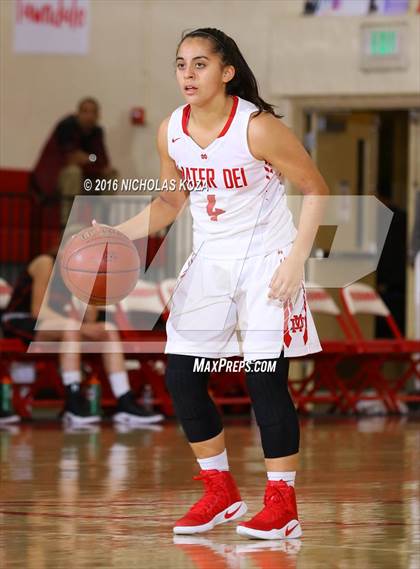 Thumbnail 2 in Harvard-Westlake vs. Mater Dei (Battle of the Beach) photogallery.