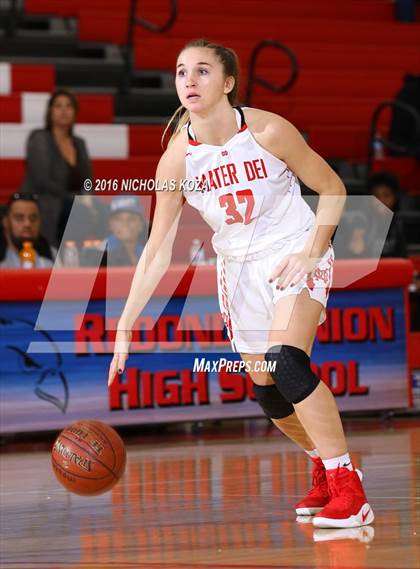 Thumbnail 1 in Harvard-Westlake vs. Mater Dei (Battle of the Beach) photogallery.