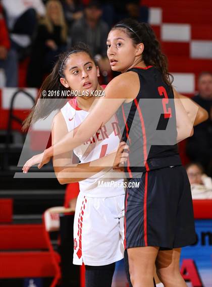 Thumbnail 2 in Harvard-Westlake vs. Mater Dei (Battle of the Beach) photogallery.