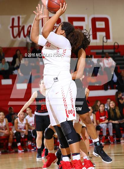Thumbnail 2 in Harvard-Westlake vs. Mater Dei (Battle of the Beach) photogallery.