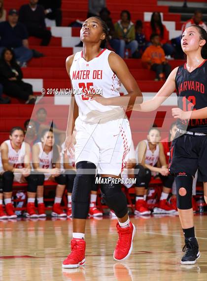 Thumbnail 3 in Harvard-Westlake vs. Mater Dei (Battle of the Beach) photogallery.