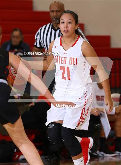 Thumbnail 1 in Harvard-Westlake vs. Mater Dei (Battle of the Beach) photogallery.