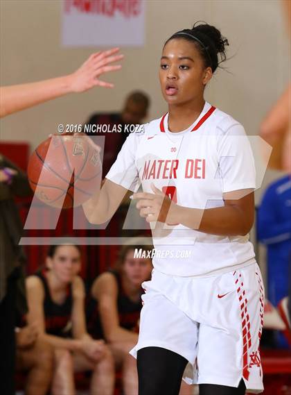 Thumbnail 2 in Harvard-Westlake vs. Mater Dei (Battle of the Beach) photogallery.