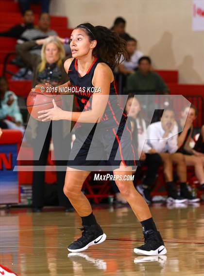 Thumbnail 2 in Harvard-Westlake vs. Mater Dei (Battle of the Beach) photogallery.