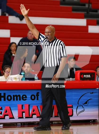 Thumbnail 1 in Harvard-Westlake vs. Mater Dei (Battle of the Beach) photogallery.