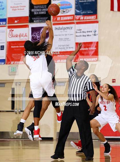 Thumbnail 1 in Harvard-Westlake vs. Mater Dei (Battle of the Beach) photogallery.
