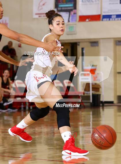 Thumbnail 2 in Harvard-Westlake vs. Mater Dei (Battle of the Beach) photogallery.