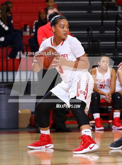 Thumbnail 2 in Harvard-Westlake vs. Mater Dei (Battle of the Beach) photogallery.
