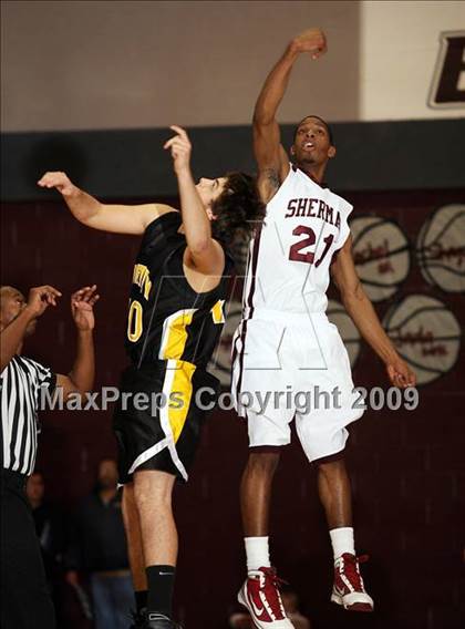 Thumbnail 2 in Sherman vs Forney (Sherman Holiday Tournament) photogallery.